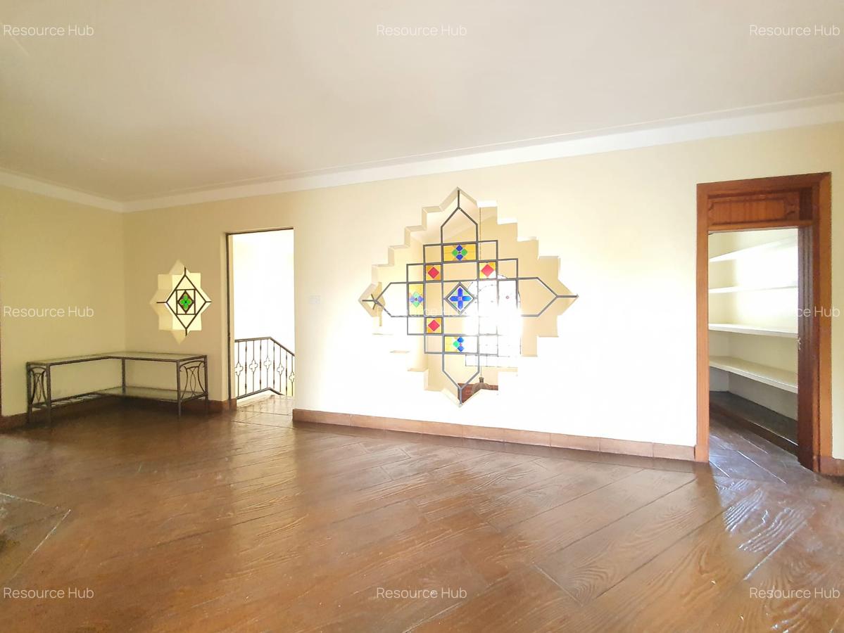 5 Bed House with En Suite at Nyari - 18
