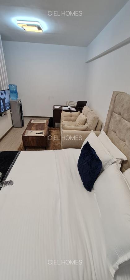 Furnished Studio Apartment with En Suite at Wood Avenue - 4