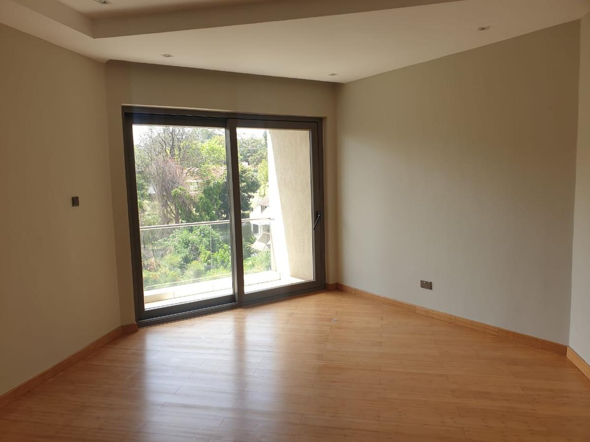 3 Bed Apartment with En Suite in Riverside - 10