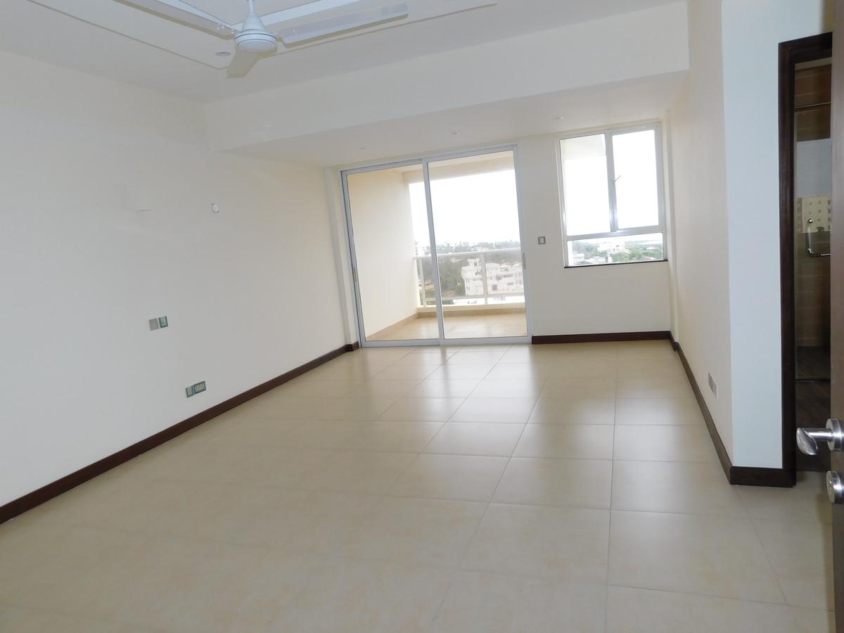 3 Bed Apartment with En Suite at City Mall - 17