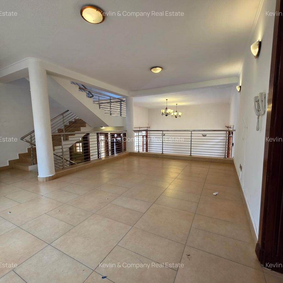 4 Bed Villa with En Suite in Kyuna - 7