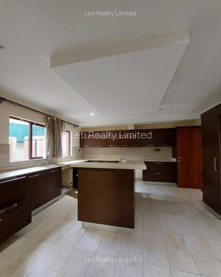 5 Bed Townhouse with En Suite in Lavington - 6