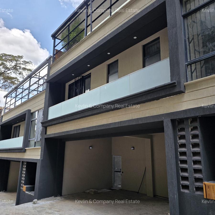 5 Bed Townhouse with En Suite in Westlands Area - 1