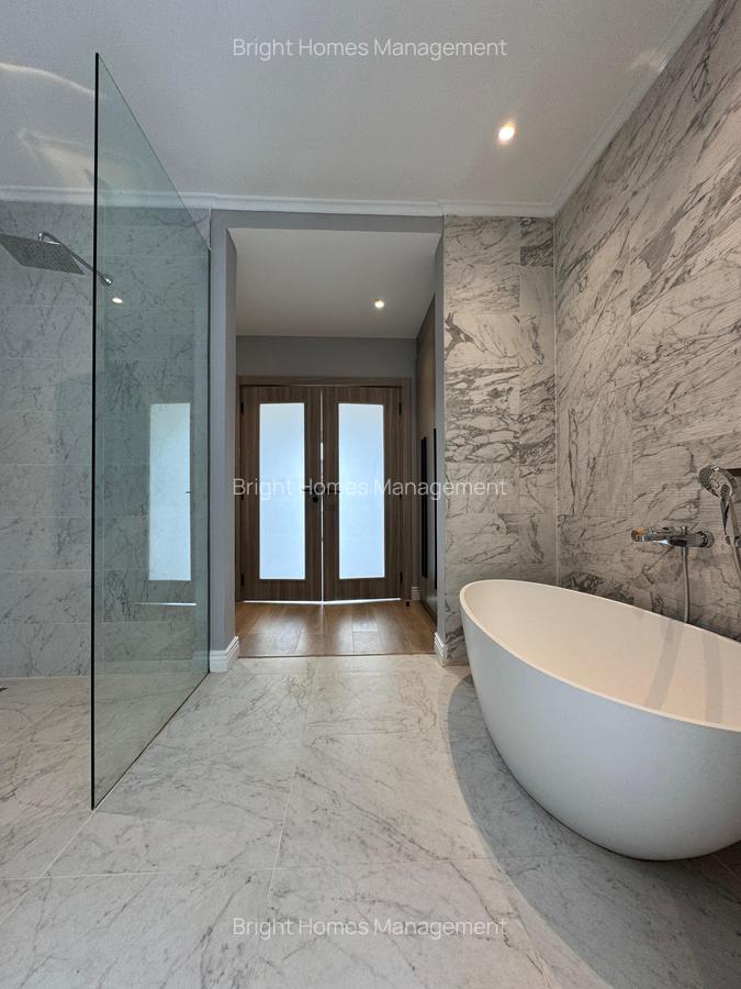 4 Bed Villa with Swimming Pool in Runda - 11