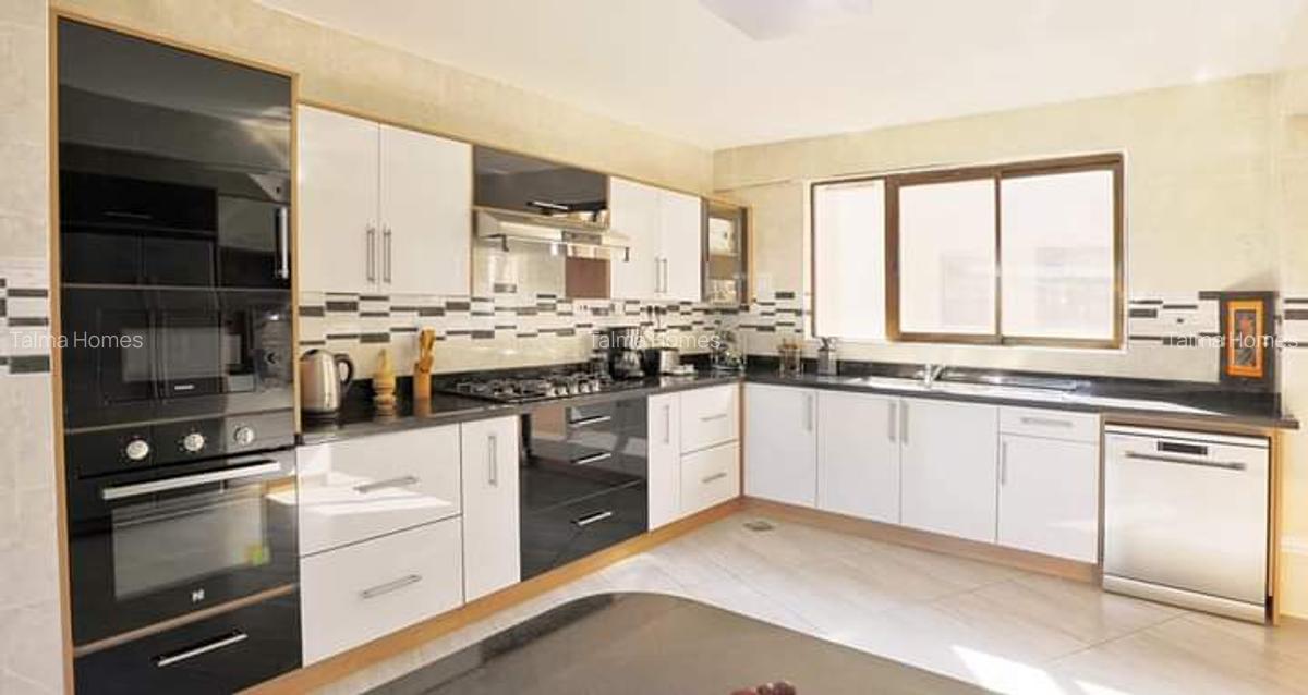4 Bed Apartment with En Suite at Off Rhapta Road - 4