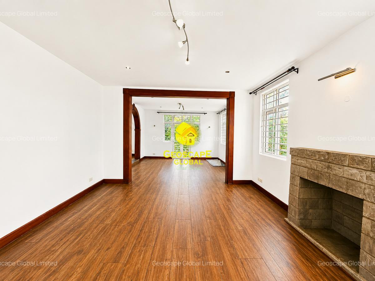 5 Bed House with En Suite in Rosslyn - 2