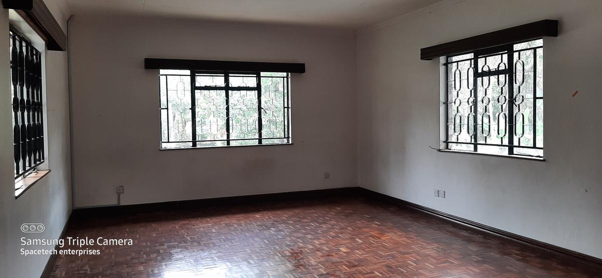 Commercial Property with Parking in Lavington - 9