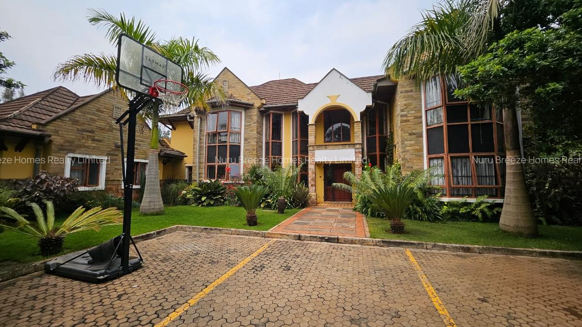 5 Bed Townhouse with En Suite in Runda - 1