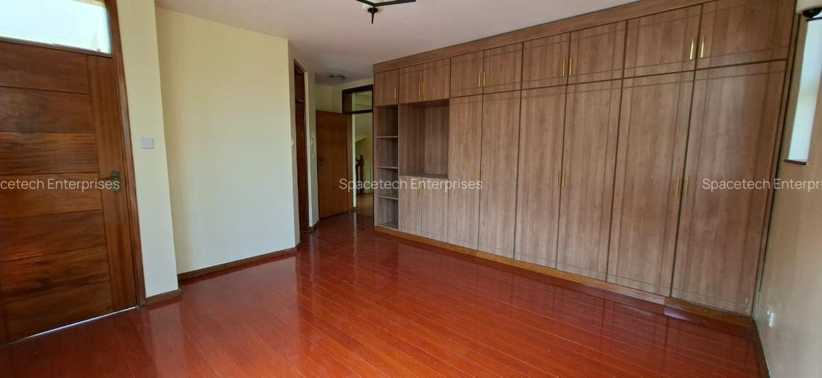 5 Bed Townhouse with En Suite in Lavington - 10