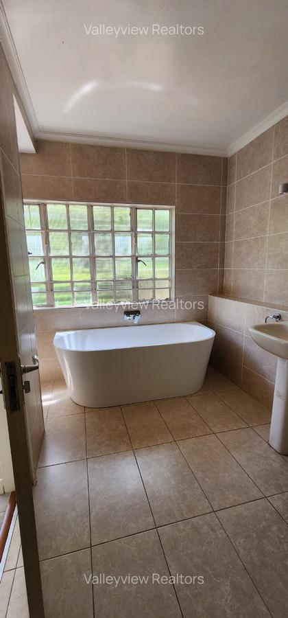 4 Bed House with En Suite at Lavington - 3