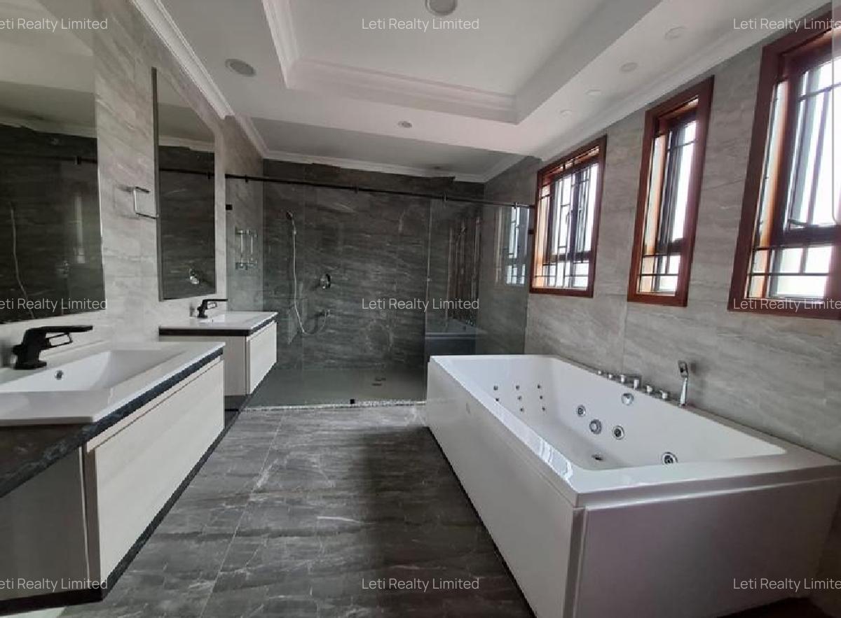 6 Bed Townhouse with En Suite in Lavington - 10