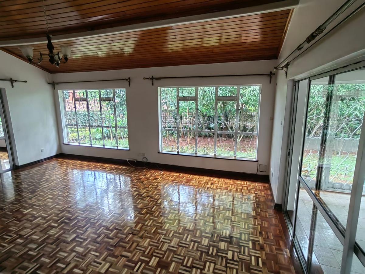 4 Bed Townhouse with Swimming Pool in Riverside - 7