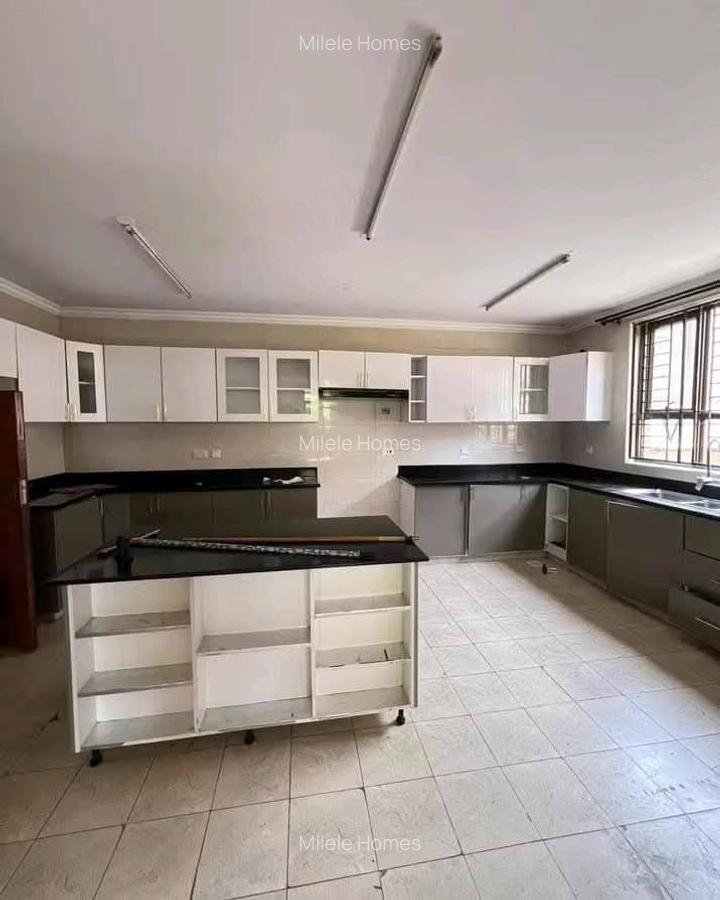 5 Bed Villa with En Suite in Lavington - 9