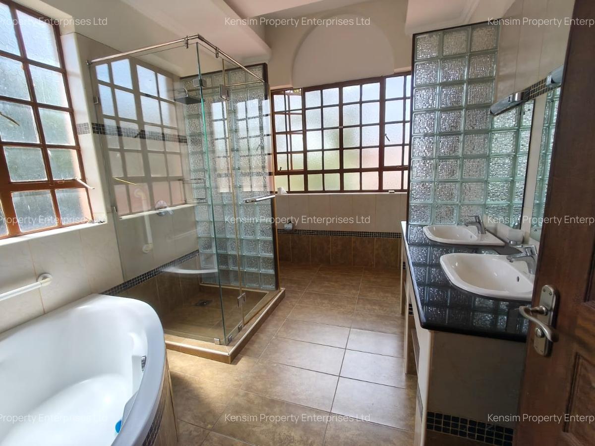 4 Bed Townhouse with En Suite in Rosslyn - 14