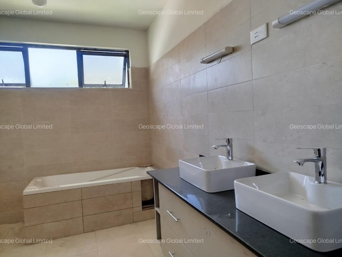 5 Bed House with En Suite in Lavington - 5