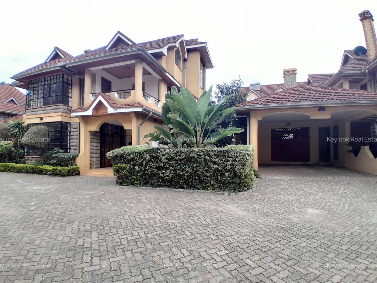 5 Bed Townhouse with En Suite at Lavington - 2