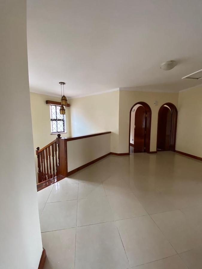 5 Bed Townhouse with En Suite at Lavington - 8