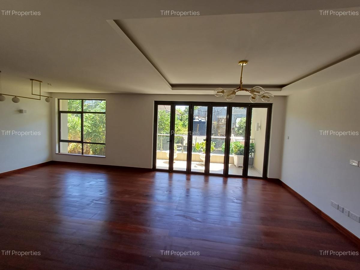 4 Bed Apartment with En Suite in Rosslyn - 4