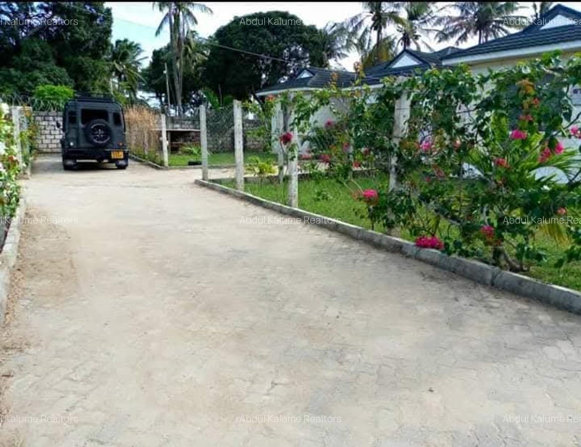 3 Bed Townhouse with En Suite at Bamburi - 9