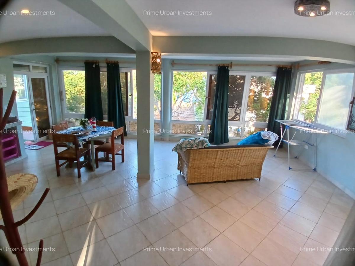 8 Bed House with En Suite in Diani - 2