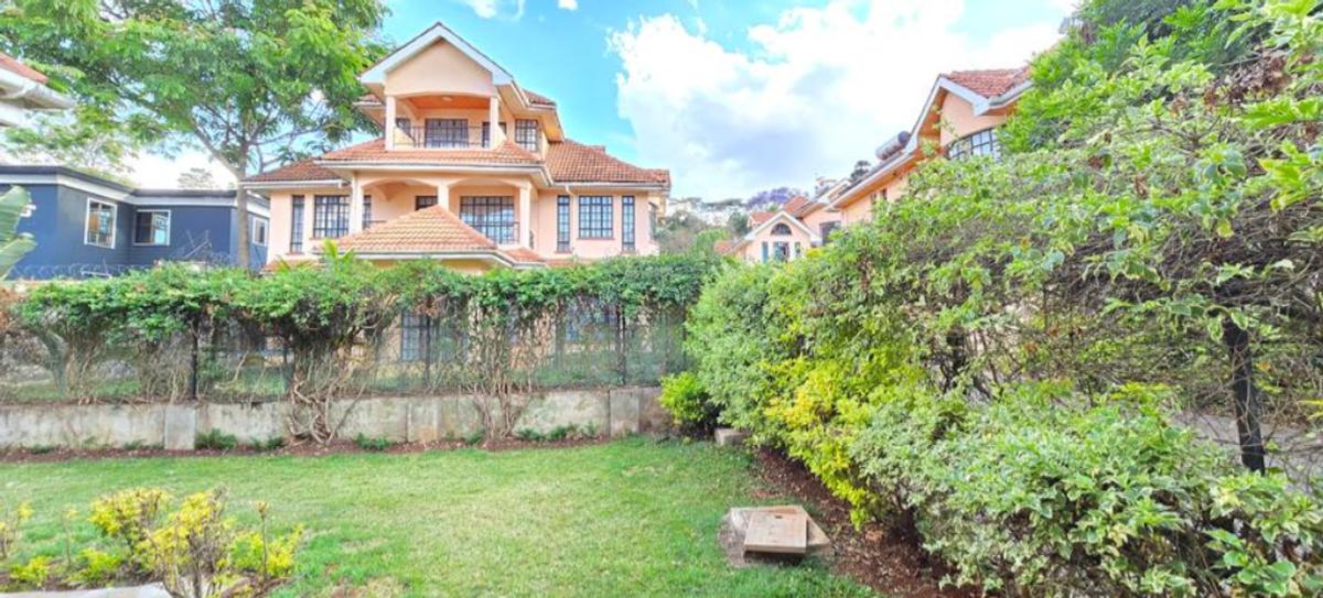 5 Bed Townhouse with En Suite in Lavington - 3