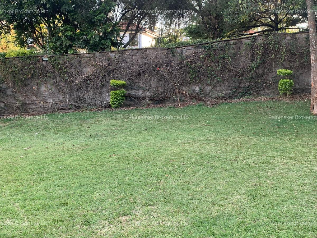 4 Bed House with En Suite in Rosslyn - 17