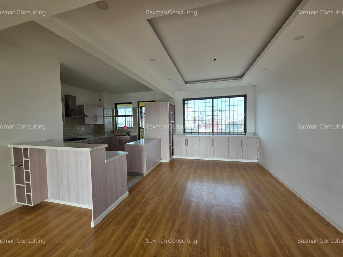 3 Bed Apartment with En Suite in Brookside - 1