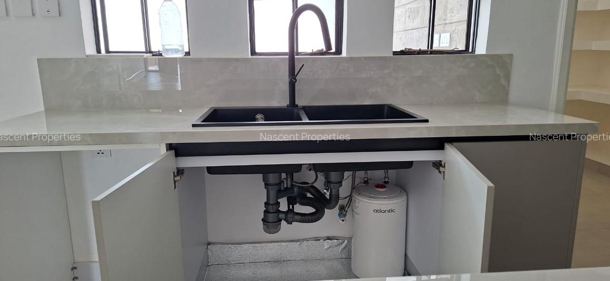 4 Bed Townhouse with En Suite in Westlands Area - 15