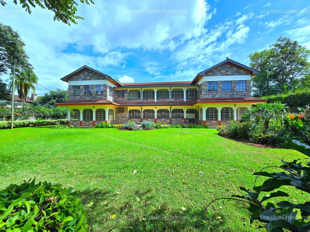 6 Bed House with En Suite in Nyari - 1