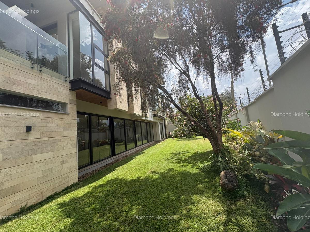 5 Bed Villa with En Suite at Westlands - 1