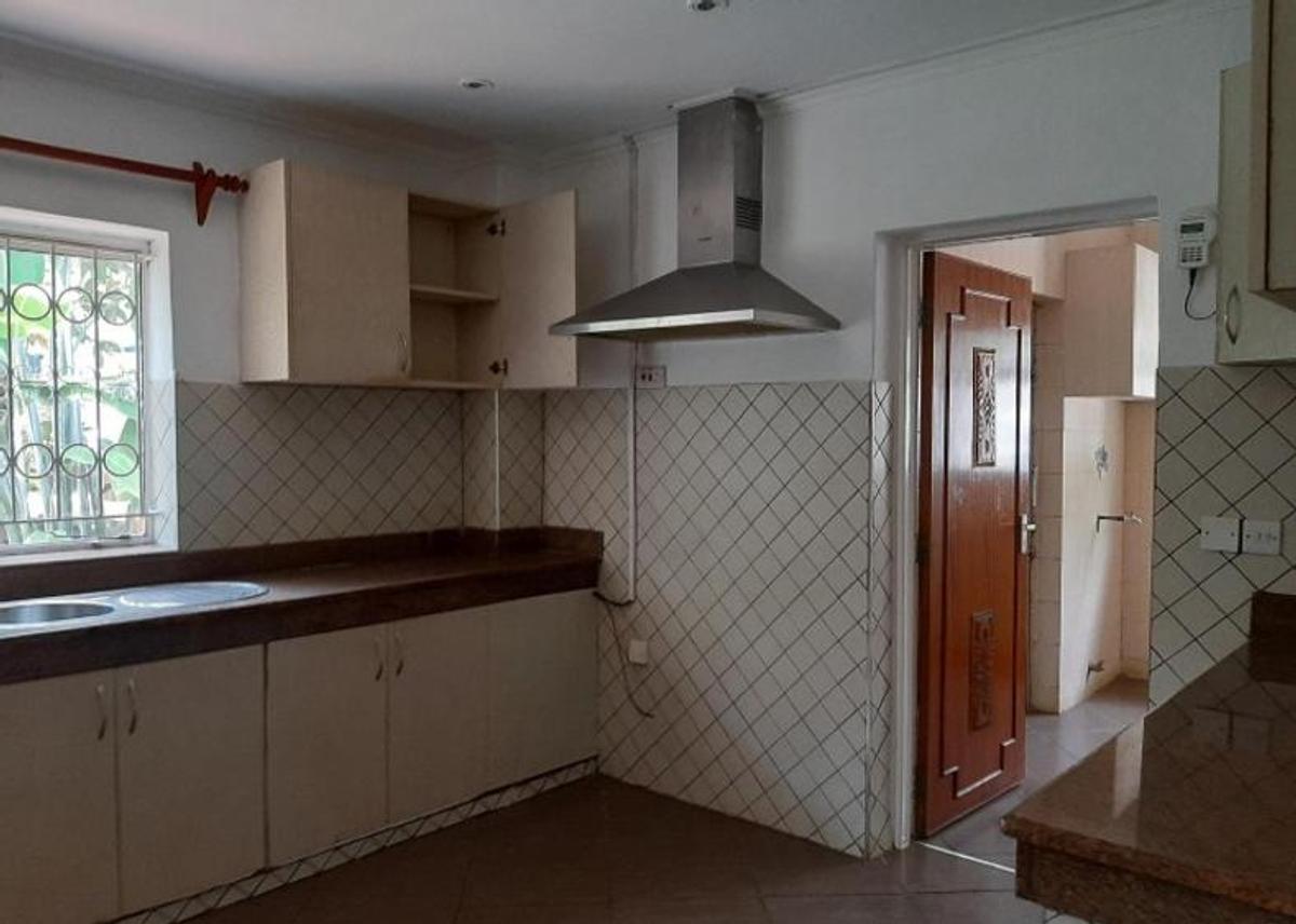 5 Bed Townhouse with En Suite at Lenana - 17