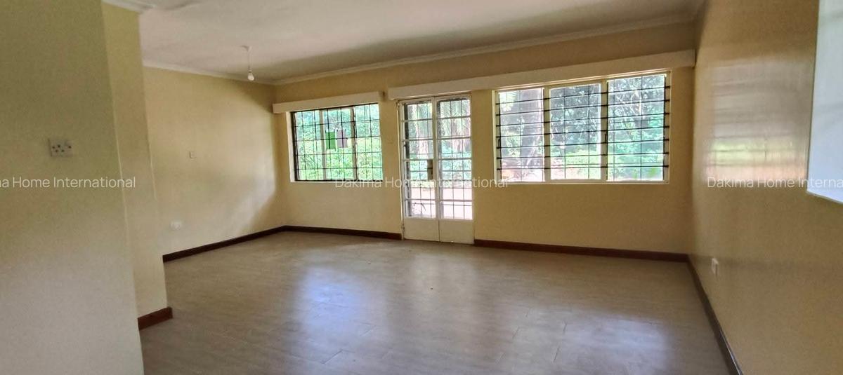 4 Bed House with En Suite in Rosslyn - 4