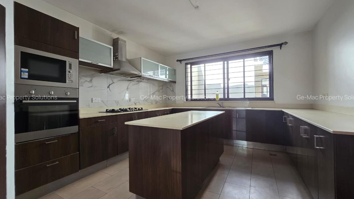 5 Bed Townhouse with En Suite in Lavington - 4