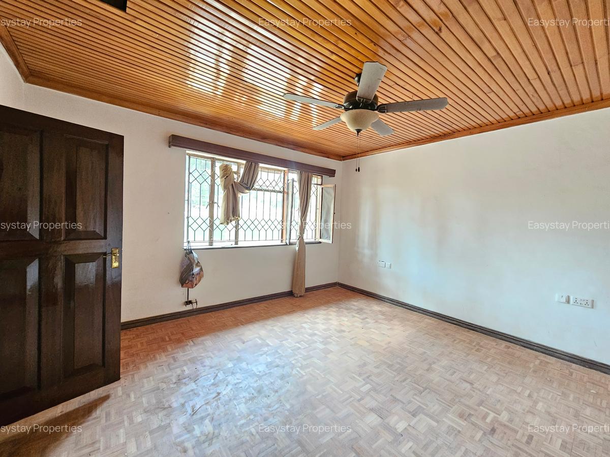 5 Bed House with En Suite in Runda - 9