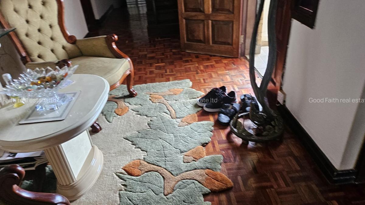 5 Bed House with En Suite in Runda - 10