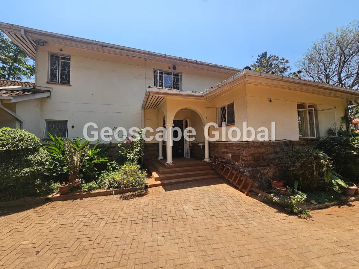 5 Bed House with En Suite in Runda - 17