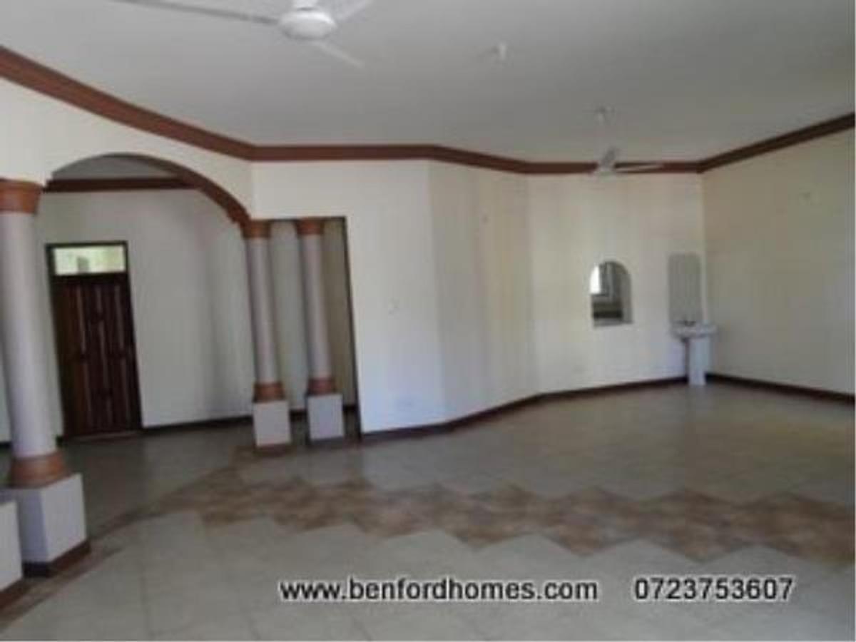 Furnished 3 Bed Apartment with En Suite at Area - 4