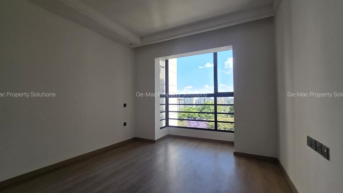 3 Bed Apartment with En Suite in Riverside - 8