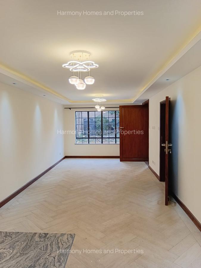 5 Bed Townhouse with En Suite in Parklands - 5