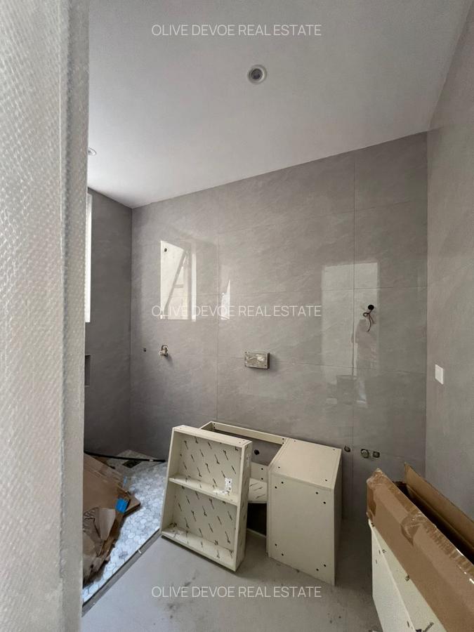 6 Bed Townhouse with En Suite in Lavington - 12