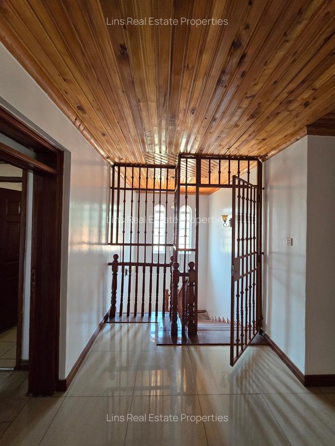 5 Bed House with En Suite in Nyari - 17