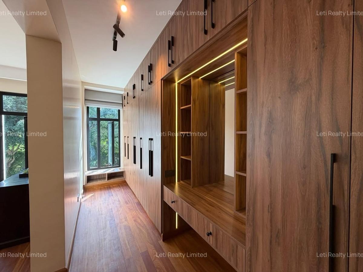 5 Bed House with En Suite in Runda - 7