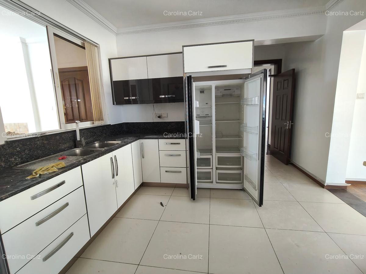 4 Bed Apartment with En Suite at Brookside Drive - 8