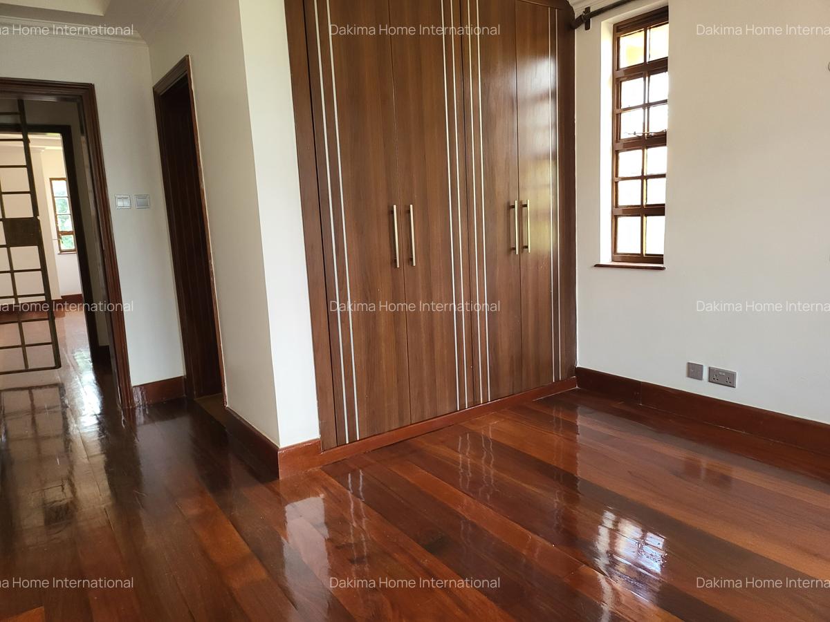 5 Bed House with En Suite in Runda - 11