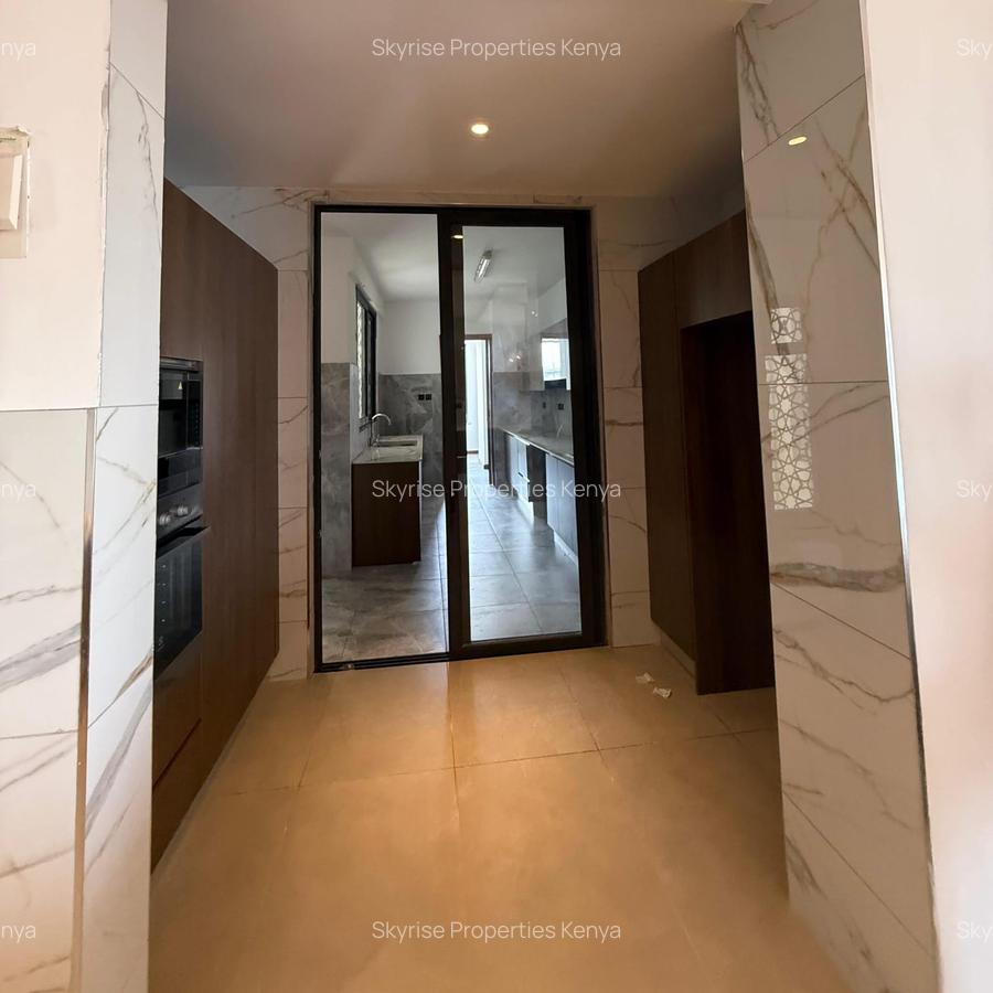 3 Bed Apartment with En Suite at Riverside - 8