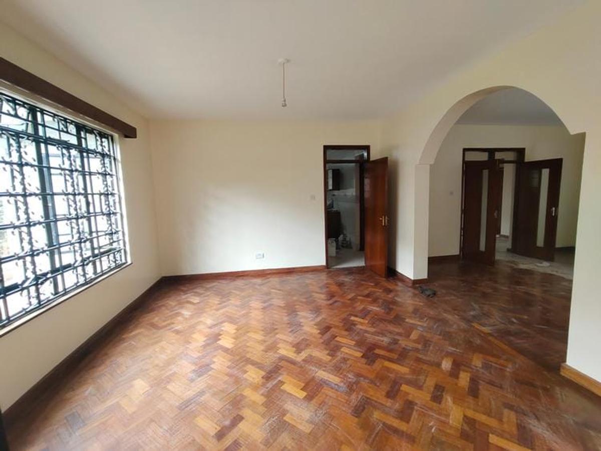 4 Bed Townhouse with En Suite at Lavington - 16