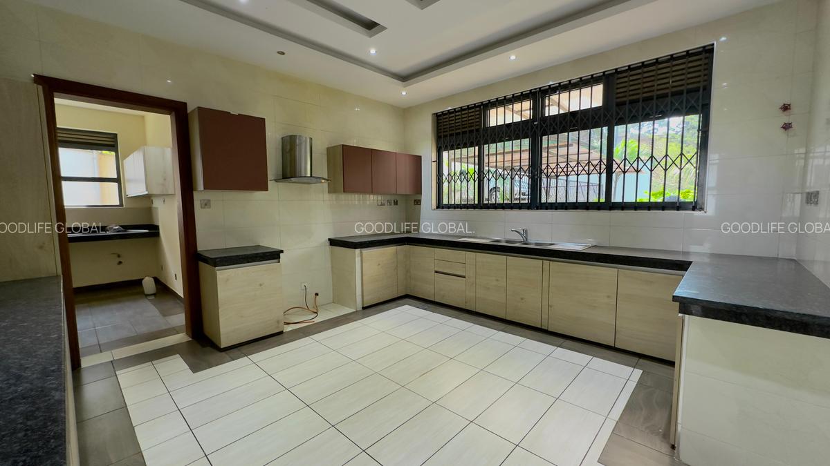 7 Bed House with En Suite at Nyari - 15