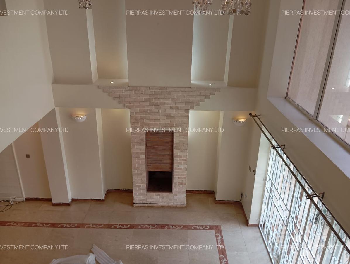 5 Bed Townhouse with En Suite in Lavington - 16