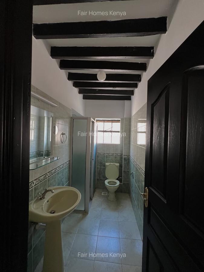 5 Bed Townhouse with En Suite at Convent Drive - 6