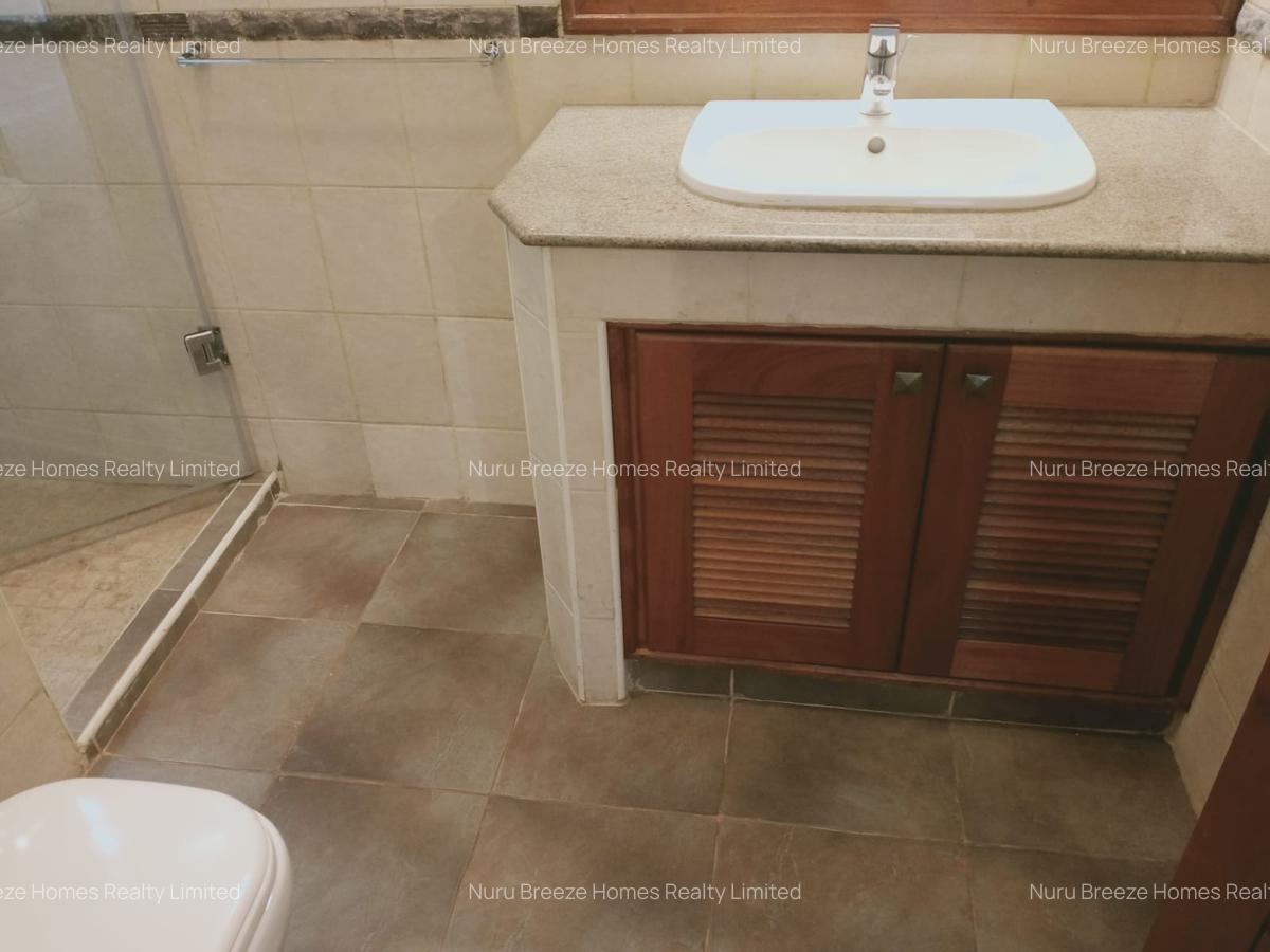 5 Bed Townhouse with En Suite in Westlands Area - 13